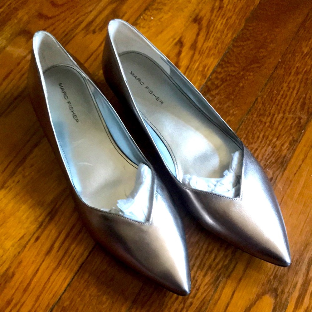 NWT 8 Marc Fisher pewter leather pointed toe flats